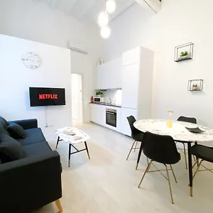 Appartamento - Esclusivo In Pieno Centro, Pavia